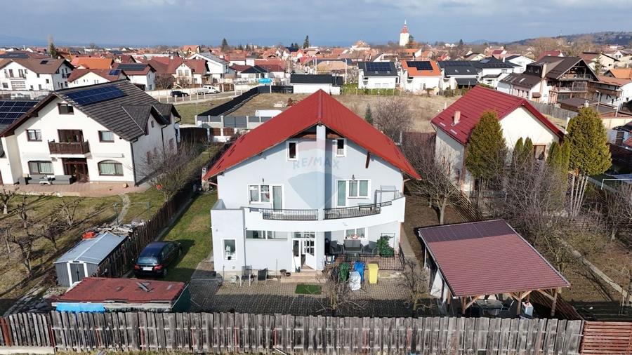 Casă/Vilă individuală | P+E+M | Teren 1075 mp | Cristian - 20