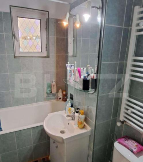 Apartament de inchiriat, cu 3 camere, zona Bd.Independentei - 18