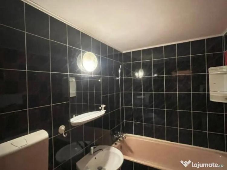 Apartament de vanzare, cu 3 camere decomandat, 68 mp, parter - 9