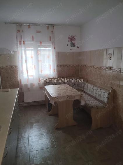 Vand apartament cu 4 camere decomandate in Caransebe?, cartier Pipirig, et.4