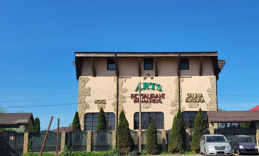 Vanzare Hotel sat Costi 1472 mp 930000 euro - 1