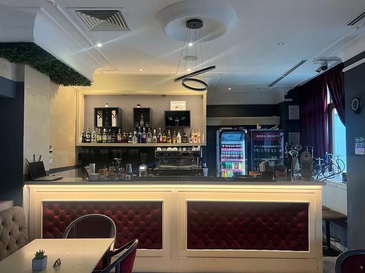 Cafenea pub central Bacau - 7