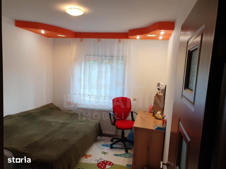 Apartament cu 4 camere decomandat în Dârste