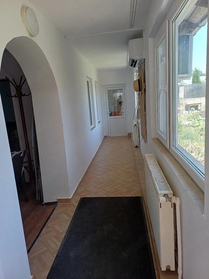 casa buna, curte mare, in oras - 1