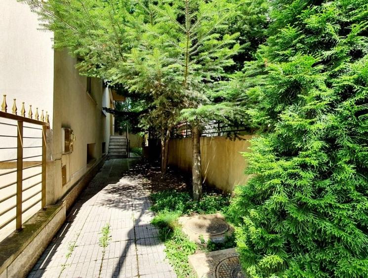 Imobil cu lift si garaj cu 3 locuri parcare Primaverii - 1