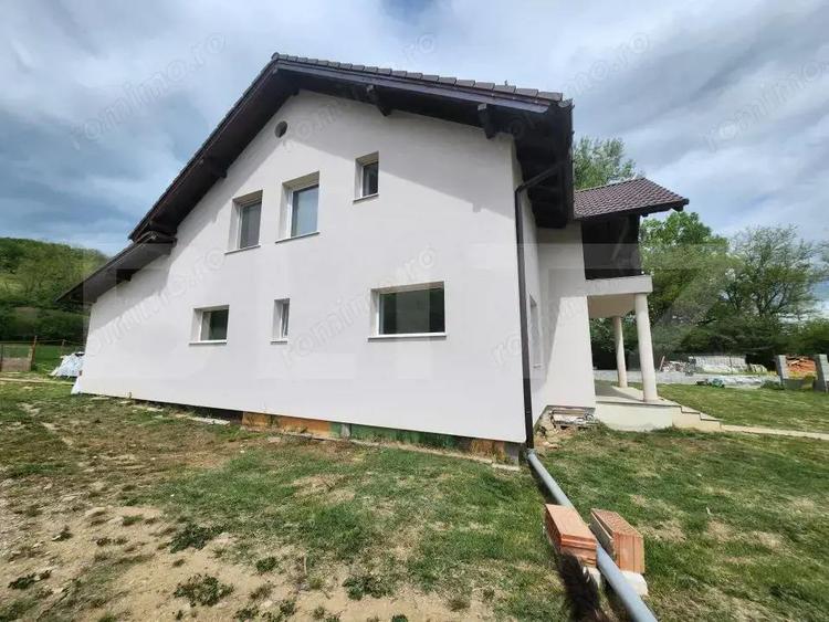 Casa individuala,cu 5 camere,200 mp utili,2750 mp teren,Vintu de jos - 17