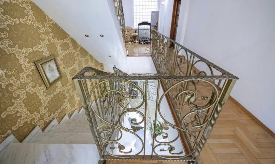 Casa individuala / Spatiu comercial / Clinica | 335 mp, curte proprie | Baicului - 15