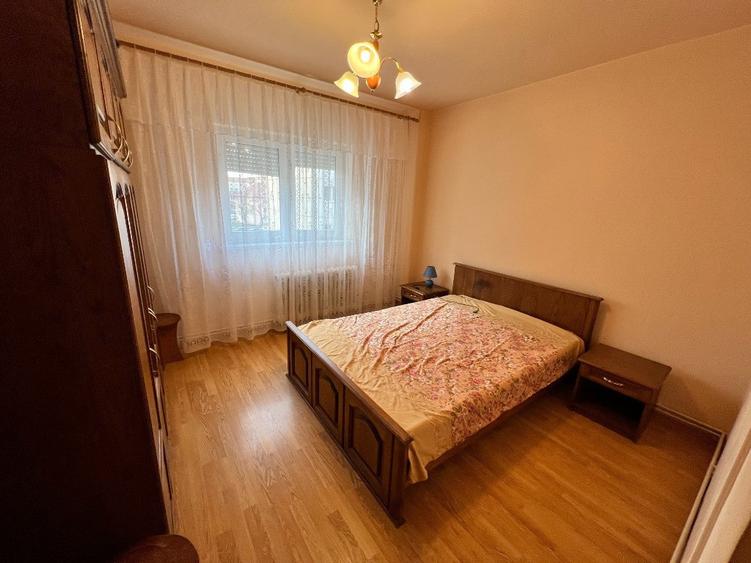 INCHIRIEZ apartament 4 camere decomandat, zona Vasile Aaron - 7