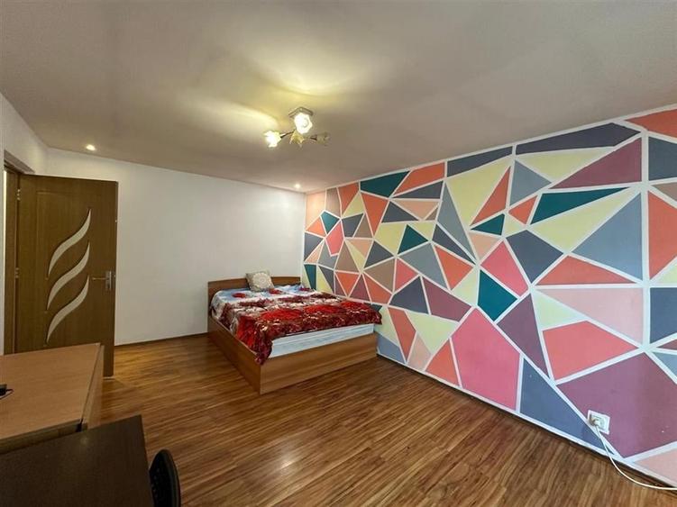 Ocazie! Apartament 3 camere decomandat in zona Malu Rosu - 4