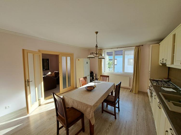 Apartament spatios la casa, 3  camere, Central - 1