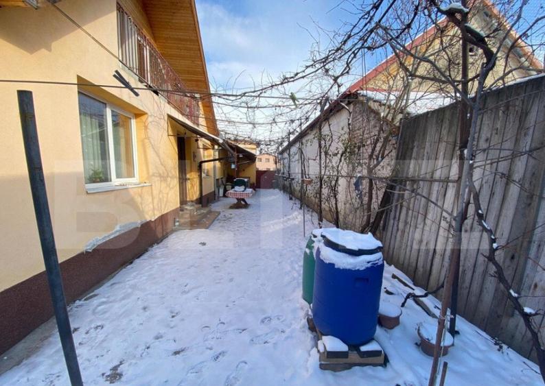 Casa de 284 mp, impartit in 3 apartamente, teren 503 mp, Gri - 6