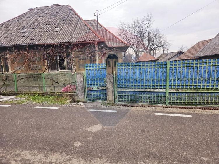 Casa / Vila cu 4 camere de vanzare - 1