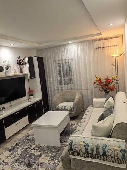 Vanzare apartament cu 3 camere si 2 bai,  decomandat,  renovat,  parter zona CET - 1