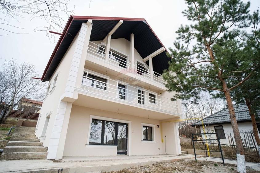 Vila de Vanzare cu 5 Camere, Teren 1000mp - Bucium, Iasi - Comision 0% - 13