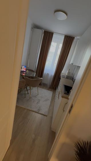 Apartament cu 3 camere decomandat în Calea București