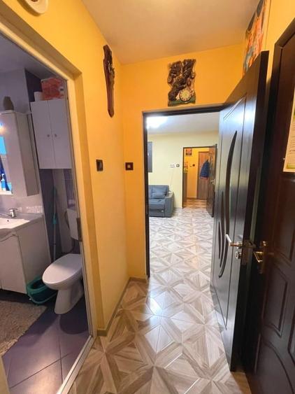 Apartament cu 2 camere semidecomandat, mobilat în Podul de Piatră