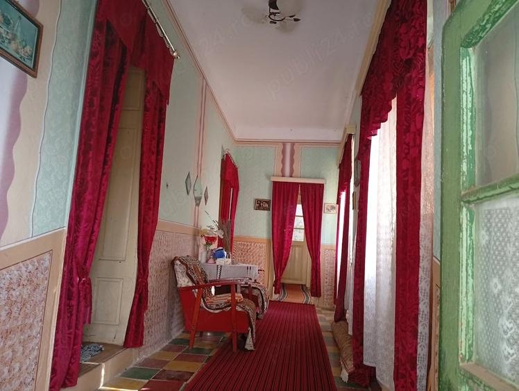 Casă cu Teren 1820 Mp în Var