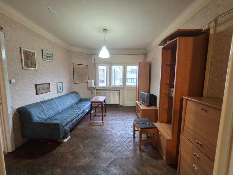 Corneliu Coposu, 10 minute metrou Unirii, chiar la biserica Sfantul Mina - 1