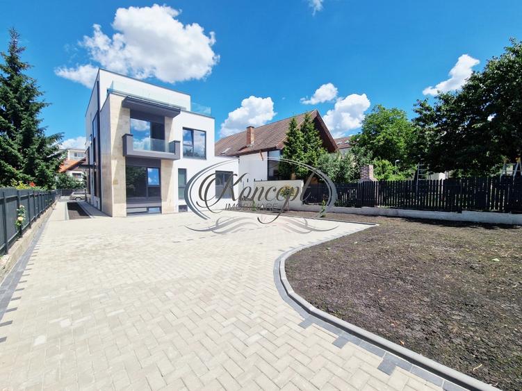 Apartament cu 4 camere semidecomandat în Andrei Mureșanu