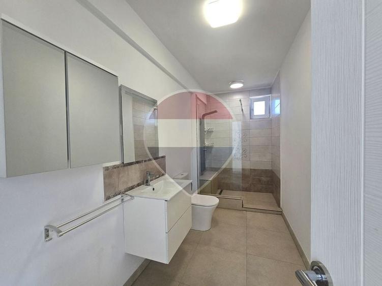 Apartament cu 2 camere semidecomandat în Chinteni
