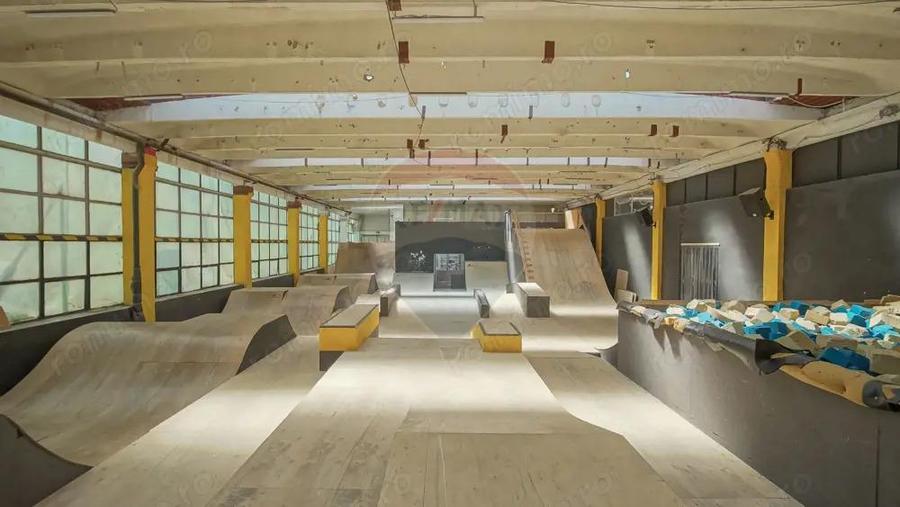 Spa?iu comercial de 2,491mp de vanzare in zona Bartolomeu - 11