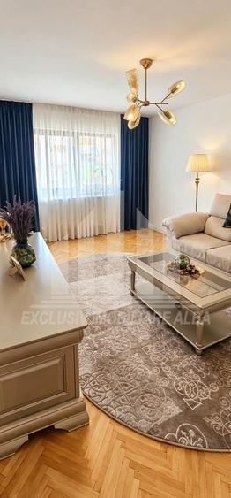Apartament cu 3 camere decomandat, mobilat în Ampoi 3