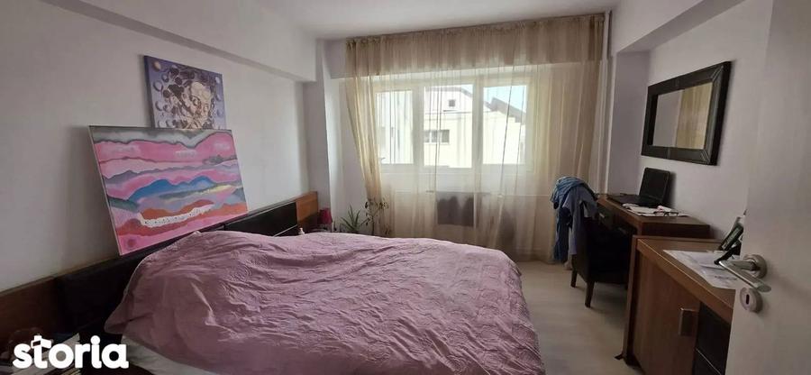 Apartament cu 3 camere decomandat, mobilat în Băneasa