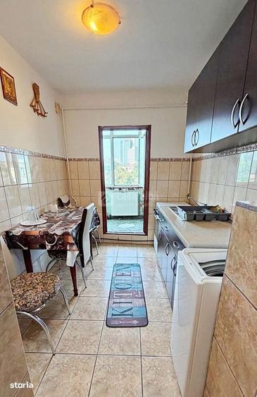 Apartament cu 2 camere decomandat în Podul de Fier