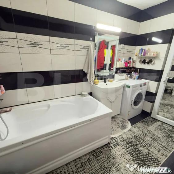 Casă cu 9 camere cu Teren 1860 Mp în Central