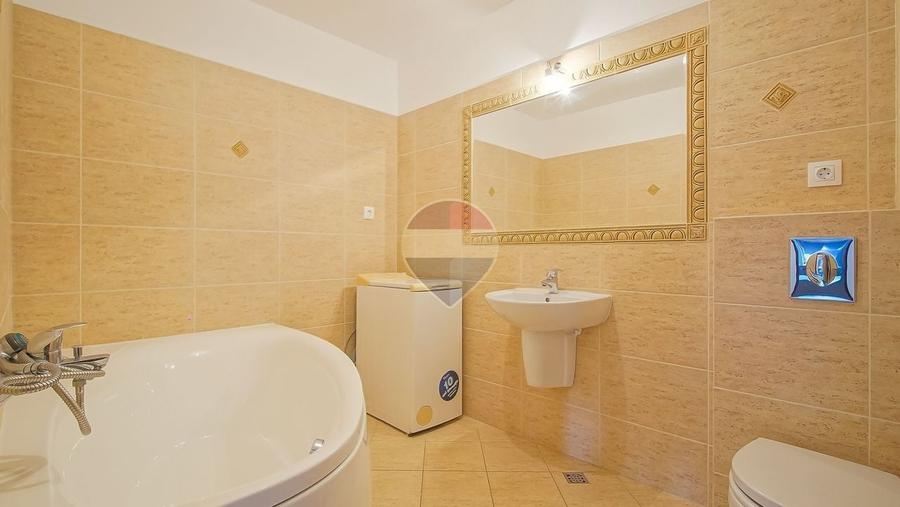 Apartament cu 3 camere decomandat, mobilat în Tractorul