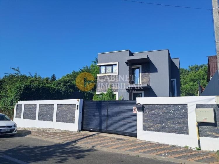 Casă individuală cu 4 camere cu Canalizare în Podul de Fier