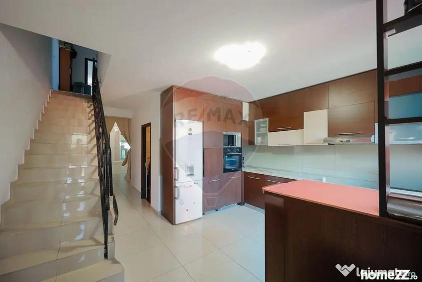 Casă cu 3 camere cu Teren 241 Mp în Iosia
