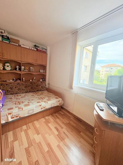 Apartament cu 3 camere semidecomandat în Nord