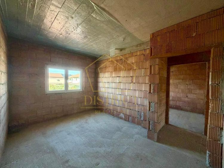 Duplex cu 4 camere cu Canalizare în Dumbrăvița