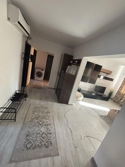 Apartament cu 4 camere decomandat în Central
