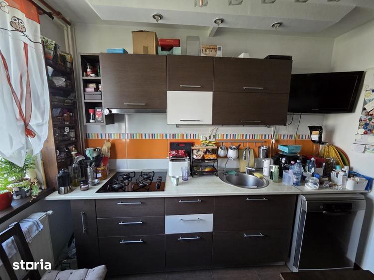 Apartament cu 4 camere decomandat în Drumul Taberei