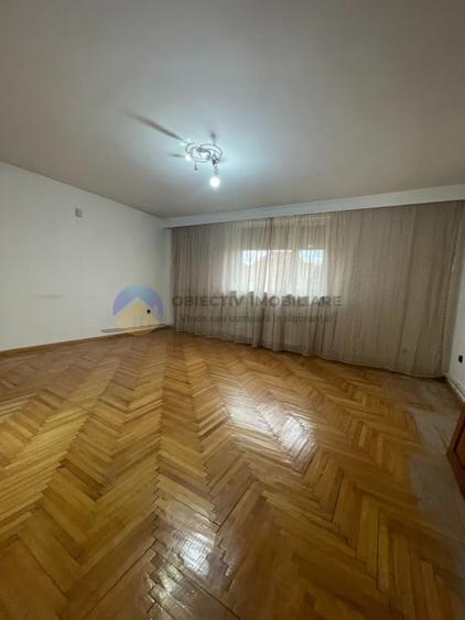 Casă cu 6 camere cu Canalizare în Alexandru cel Bun