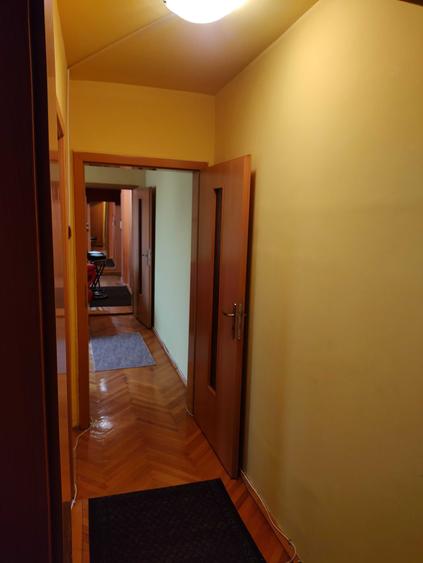 Apartament cu 3 camere semidecomandat în Cetății
