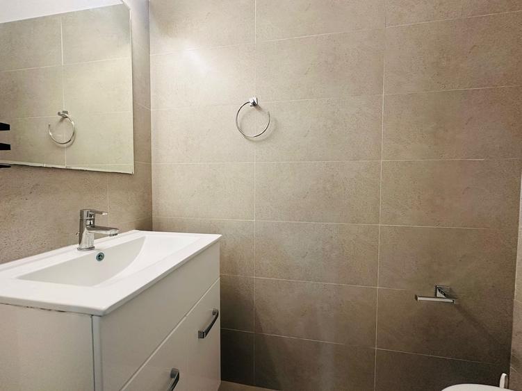 Duplex cu 5 camere cu Canalizare în Central