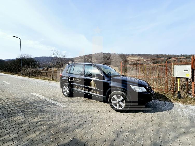 Teren Construcții intravilan de 14000 mp, în Est