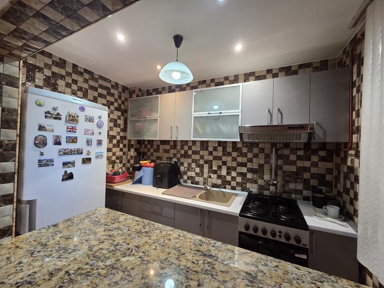 Apartament cu 2 camere decomandat în Micro 13