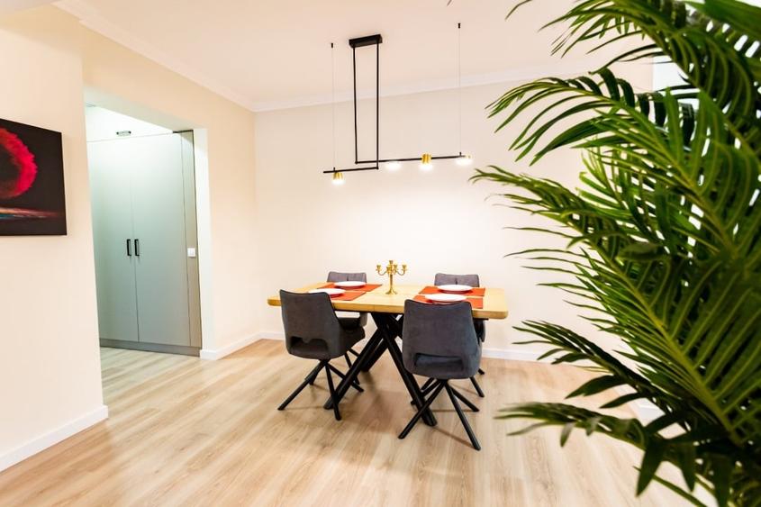 Apartament cu 2 camere decomandat, mobilat în Calea București
