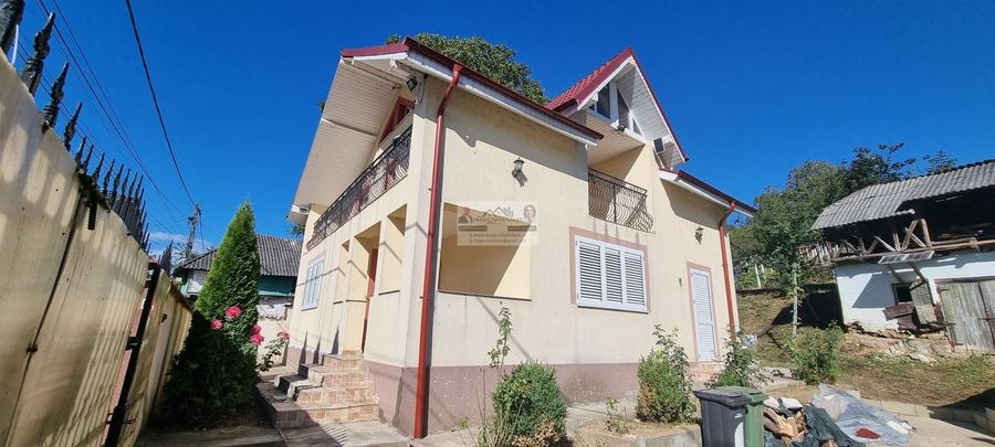 Casă individuală cu 4 camere cu Canalizare în Valea Seacă