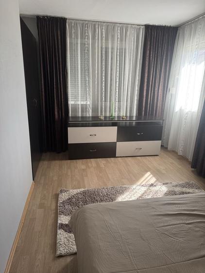 Apartament cu 3 camere decomandat în Exterior Vest