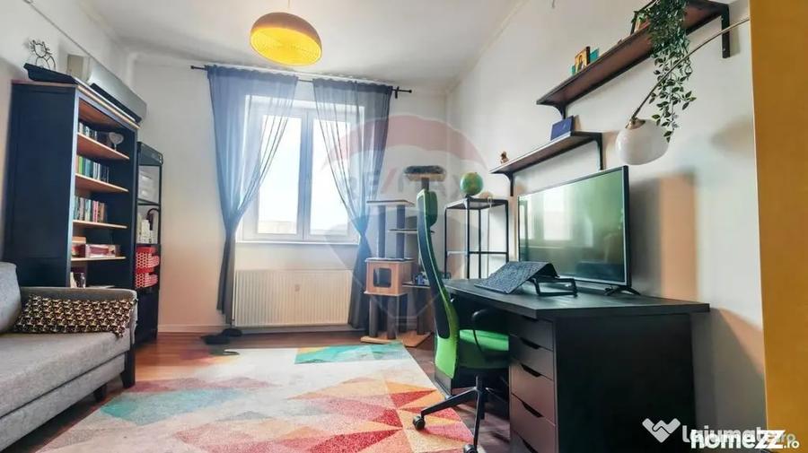 Apartament cu 3 camere decomandat în Jiului