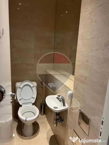 Apartament cu 3 camere semidecomandat în Nordului