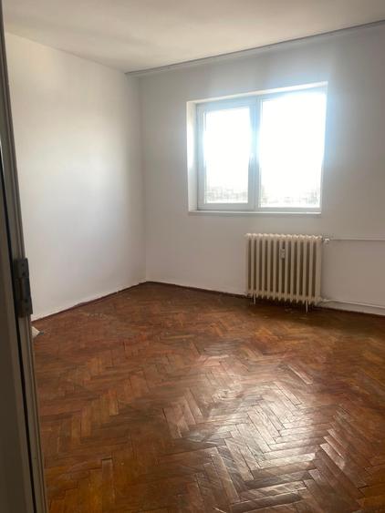 Apartament cu 2 camere decomandat în Km 4-5