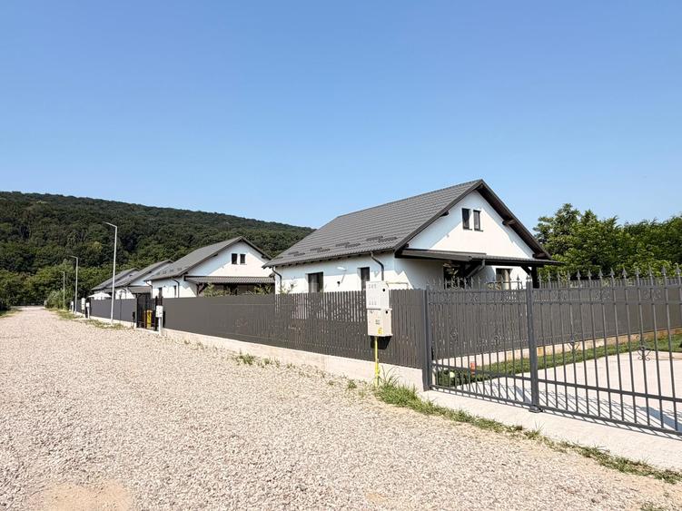 Casă individuală cu 4 camere cu Teren 380 Mp în Hemeiuș