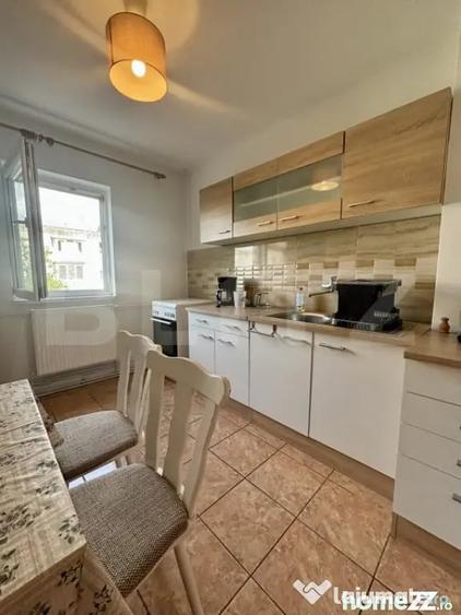 Apartament cu 4 camere decomandat în Girocului
