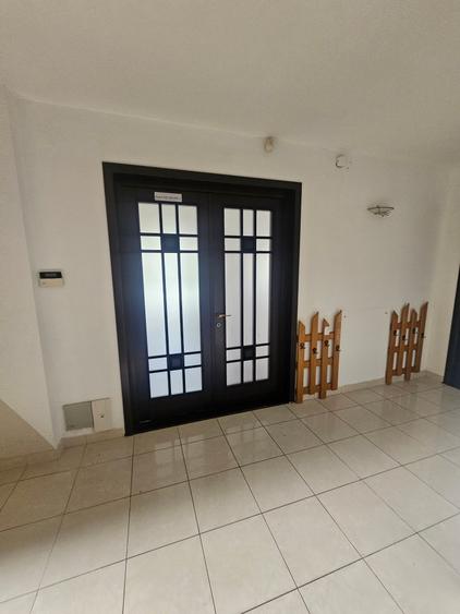 Casă cu 9 camere cu Garaj în Valea Lupului